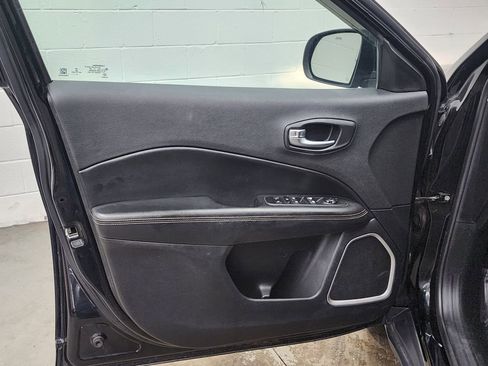 Used 2019 Jeep Compass Latitude AWD/4WD image 9