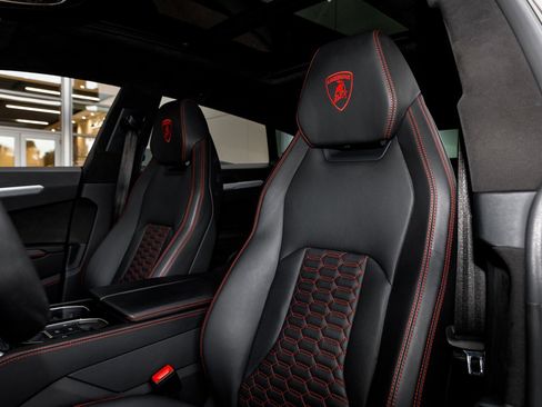 Used 2020 Lamborghini Urus image 21