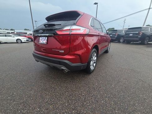 Used 2019 Ford Edge Titanium FWD image 8