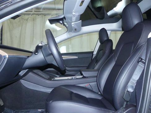 Used 2023 Tesla Model 3 Standard Range image 19