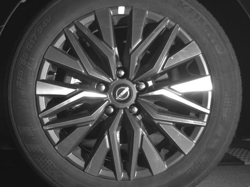 Used 2025 Nissan Altima 2.5 SV FWD image 12