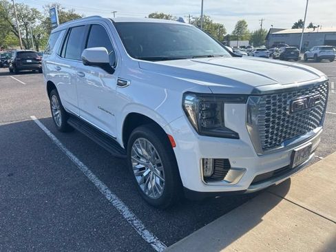Used 2023 GMC Yukon Denali AWD/4WD image 2