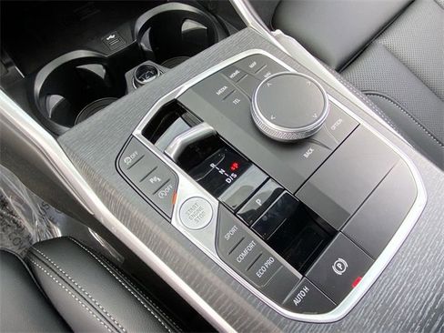 New 2025 BMW 330i xDrive Sedan w/ Premium Package image 23