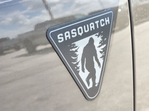 New 2026 Ford Bronco 4-Door w/ Sasquatch Package AWD/4WD image 9