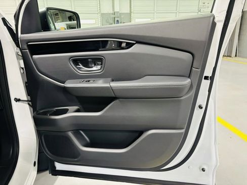 New 2025 Honda Pilot EX-L image 36