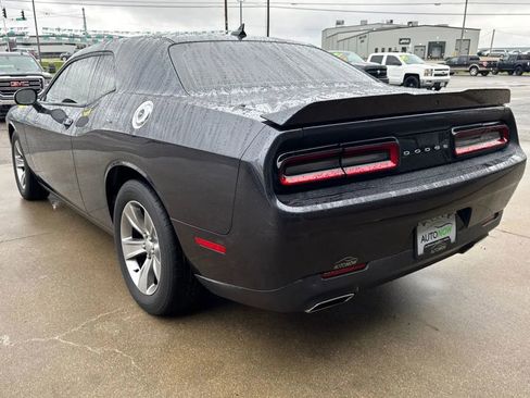 Used 2019 Dodge Challenger SXT image 5