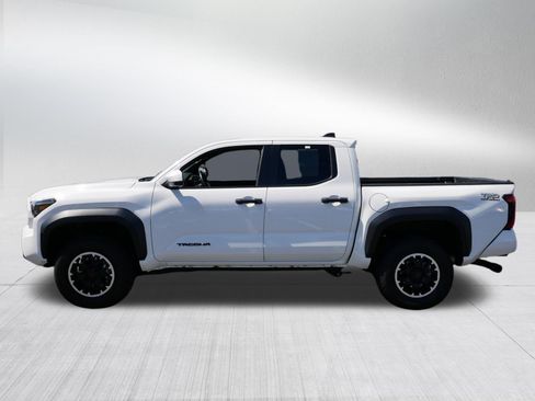 Certified 2024 Toyota Tacoma TRD Off-Road AWD/4WD image 4