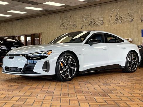 Used 2024 Audi RS e-tron GT w/ Carbon Performance Package AWD/4WD image 4