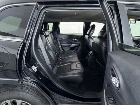 Used 2019 Jeep Cherokee Latitude Plus FWD image 6