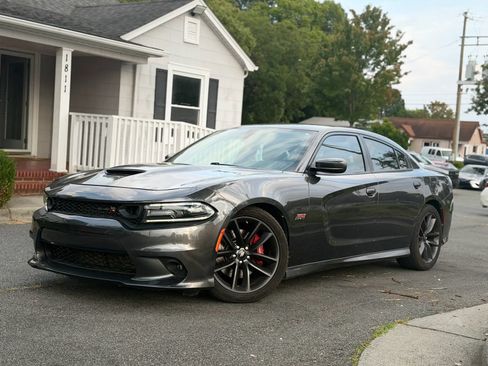 Used 2019 Dodge Charger Scat Pack w/ Plus Group RWD image 2