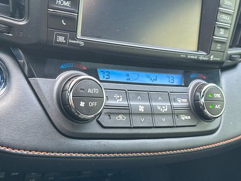 Used 2017 Toyota RAV4 SE image 22