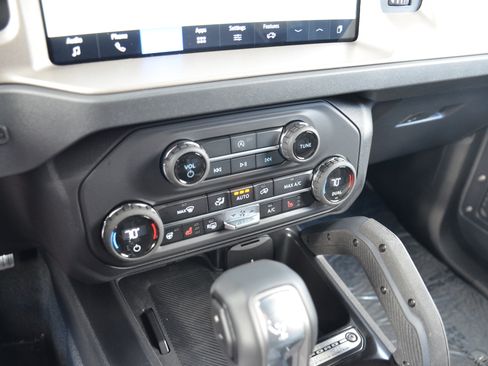 New 2026 Ford Bronco Outer Banks w/ Sasquatch Package AWD/4WD image 13