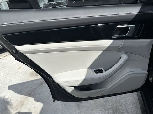 Used 2022 Porsche Panamera 4S image 33