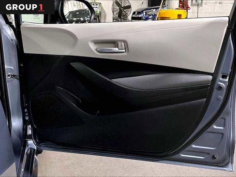Used 2021 Toyota Corolla LE FWD image 23