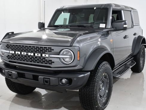 New 2025 Ford Bronco Badlands image 2