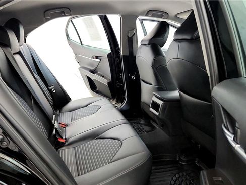 Used 2023 Toyota Camry SE image 18