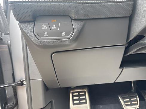 Certified 2025 Volkswagen Atlas Cross Sport SEL Premium R-Line image 9