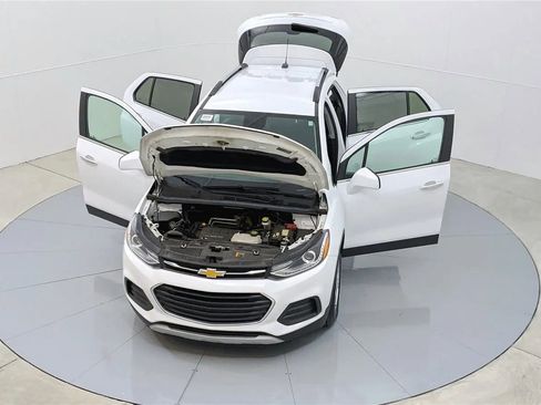 Used 2018 Chevrolet Trax LT w/ LT Convenience Package image 39