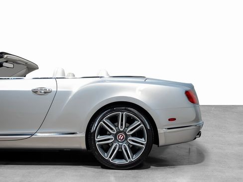 Used 2017 Bentley Continental GT image 28