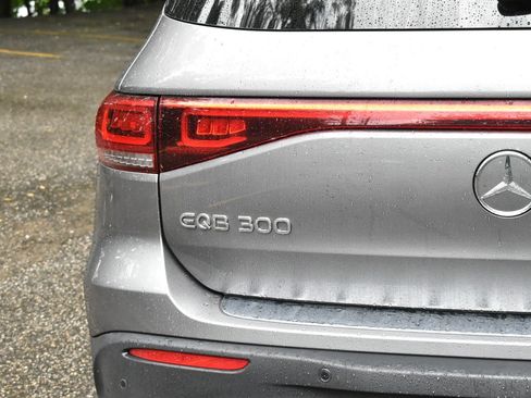 Used 2022 Mercedes-Benz EQB 300 4MATIC image 31