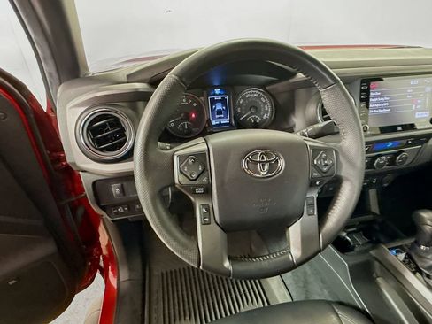 Certified 2022 Toyota Tacoma TRD Off-Road w/ TRD Premium Off Road Package AWD/4WD image 11