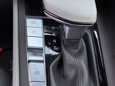 Used 2025 Hyundai Elantra Hybrid FWD image 31