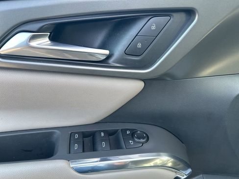 Used 2025 Chevrolet Traverse LT image 18