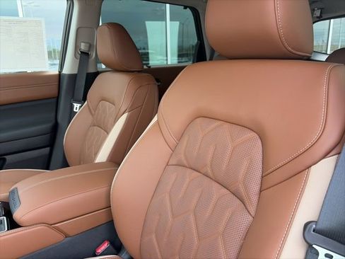 New 2026 Nissan Pathfinder Platinum image 9