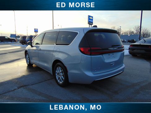 Used 2024 Chrysler Pacifica Touring-L image 8