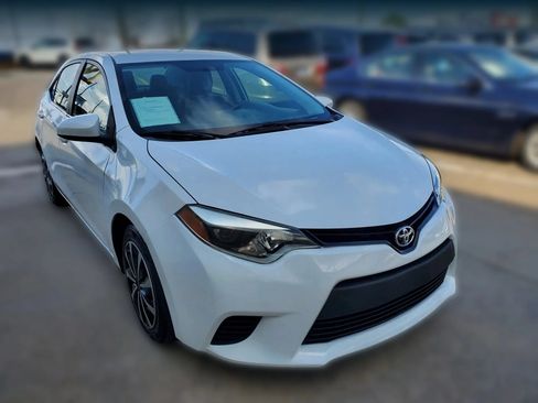 Used 2015 Toyota Corolla LE FWD image 11