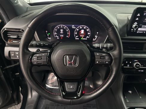 Used 2025 Honda Pilot Black Edition image 14