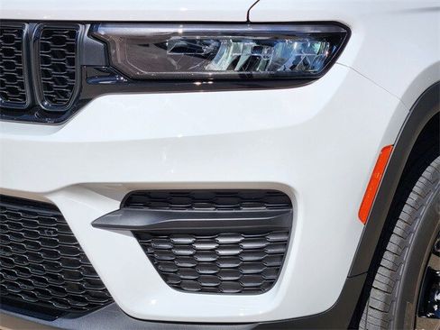 New 2025 Jeep Grand Cherokee Altitude image 5