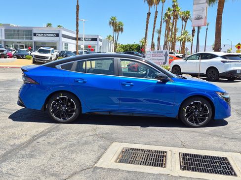 New 2026 Nissan Sentra SR w/ SR Premium Package FWD image 5