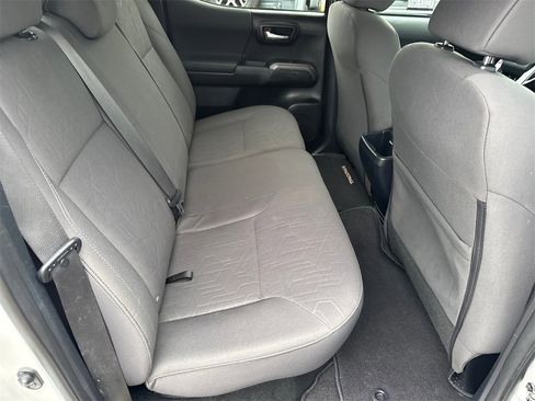 Used 2017 Toyota Tacoma TRD Off-Road image 17