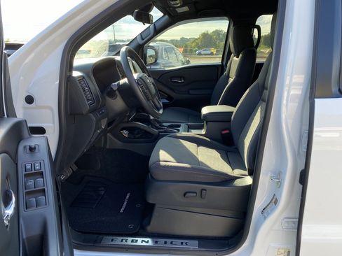 Used 2023 Nissan Frontier SV w/ Midnight Edition Package AWD/4WD image 10