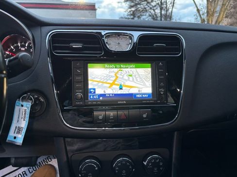 Used 2011 Chrysler 200 Limited FWD image 7
