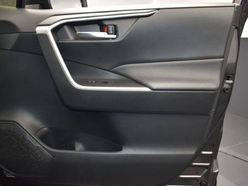 Used 2020 Toyota RAV4 XLE image 14