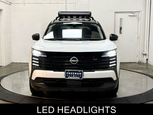Used 2025 Nissan Kicks SR w/ SR Premium Package AWD/4WD image 3