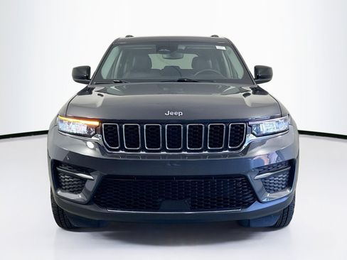 Used 2023 Jeep Grand Cherokee Laredo AWD/4WD image 2