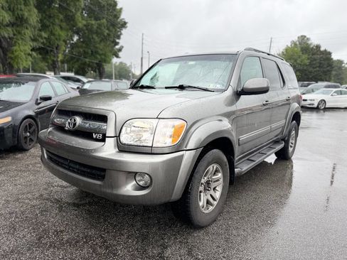 Used 2005 Toyota Sequoia Limited AWD/4WD image 3