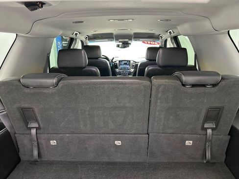 Used 2017 Chevrolet Suburban LT RWD image 19