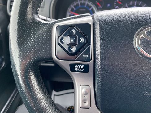 Used 2018 Toyota 4Runner SR5 AWD/4WD image 26