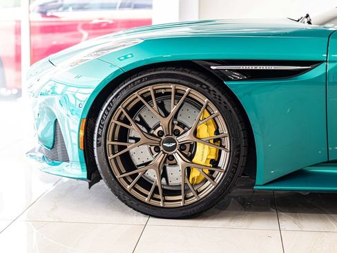 Used 2025 Aston Martin DB12 Convertible RWD image 8