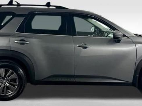 Used 2022 Nissan Pathfinder SV w/ SV Premium Package image 10