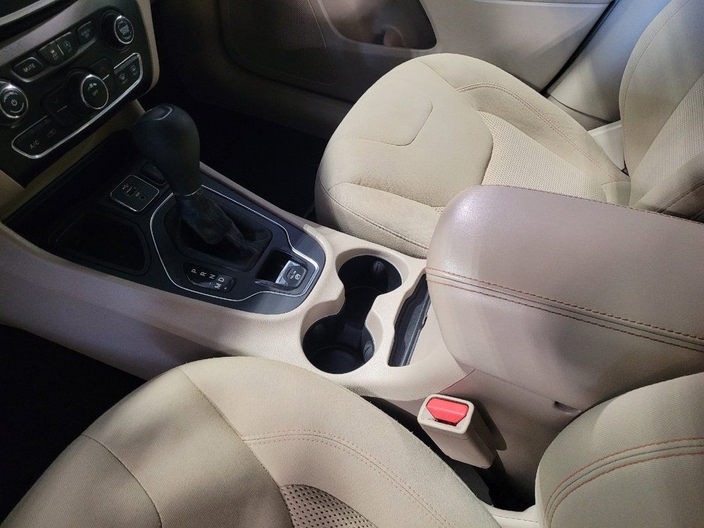 Used 2019 Jeep Cherokee Latitude w/ Popular Appearance Group FWD image 26