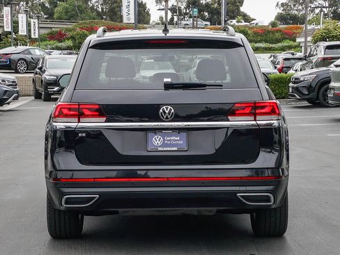 Certified 2023 Volkswagen Atlas SE w/ Black Wheel Package FWD image 7