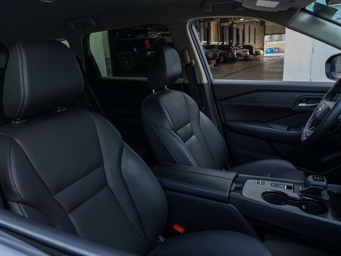 Used 2025 Nissan Rogue SL image 21