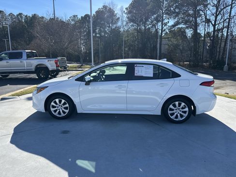 Certified 2025 Toyota Corolla LE image 7