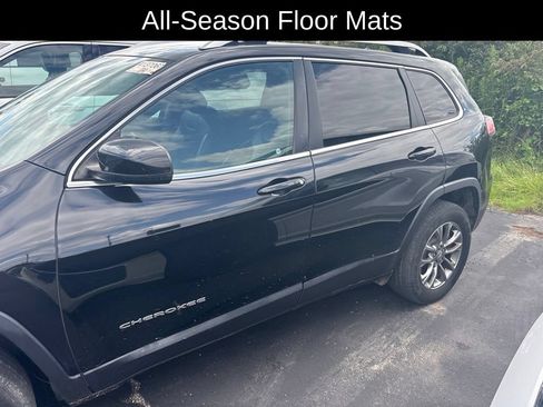 Used 2019 Jeep Cherokee Latitude Plus w/ Cold Weather Group AWD/4WD image 7