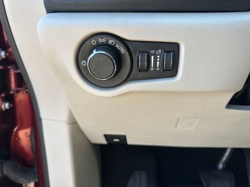 Used 2023 Chrysler Voyager LX FWD image 12